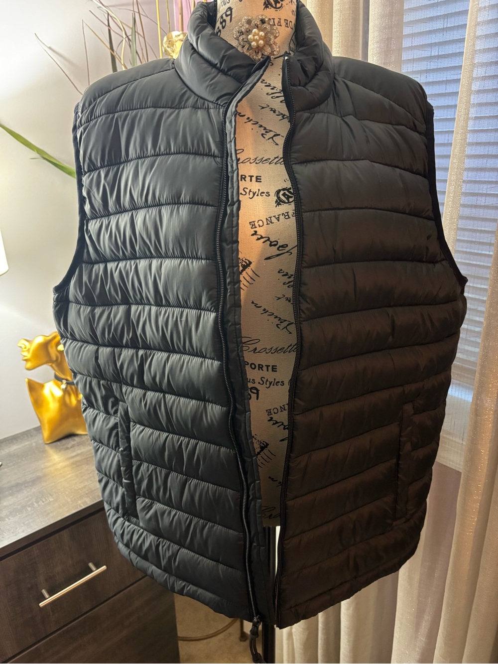 Aeropostale Black Quilted Puffer Vest